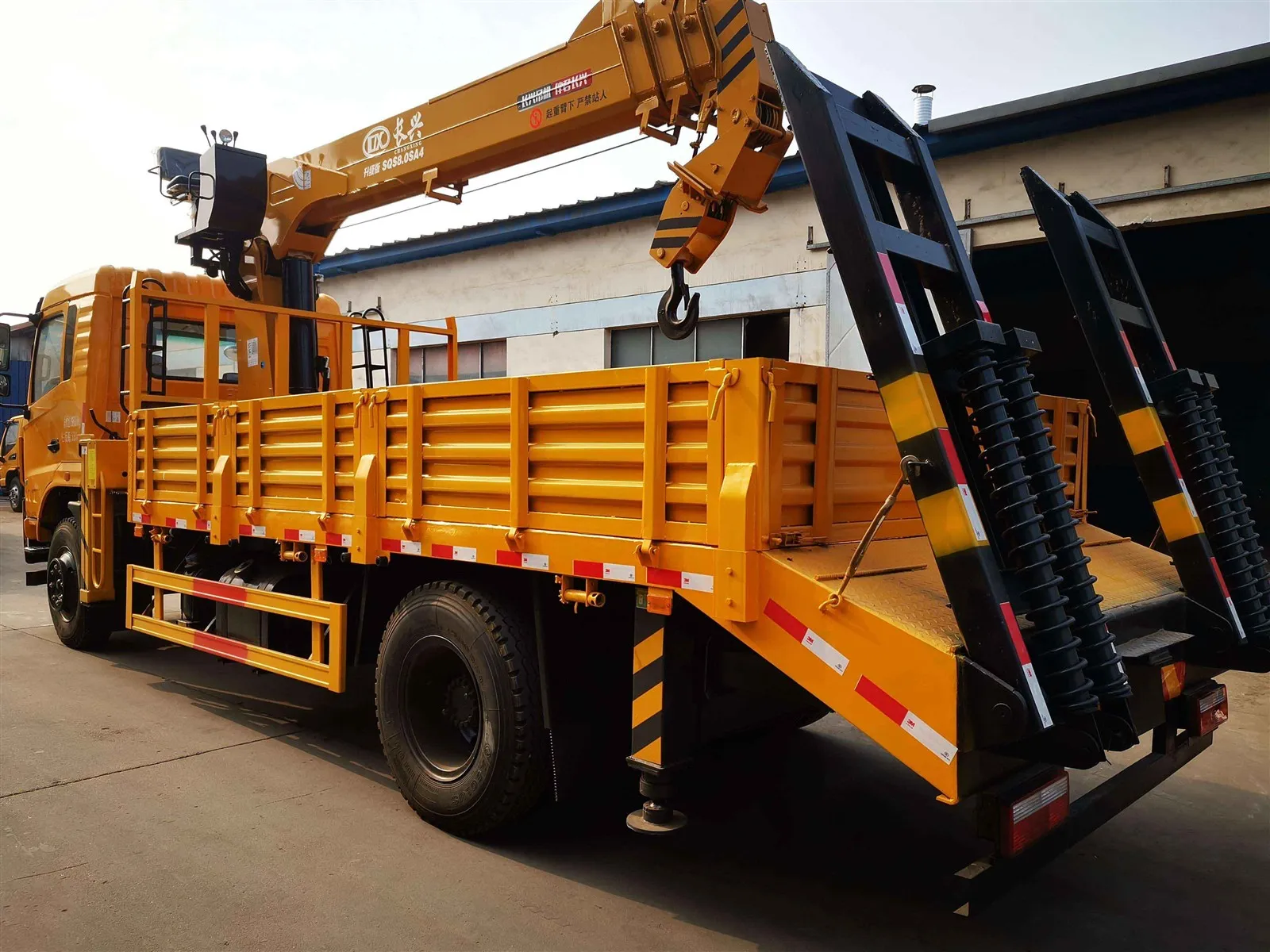wheels-crane-truck wheels-crane-truck