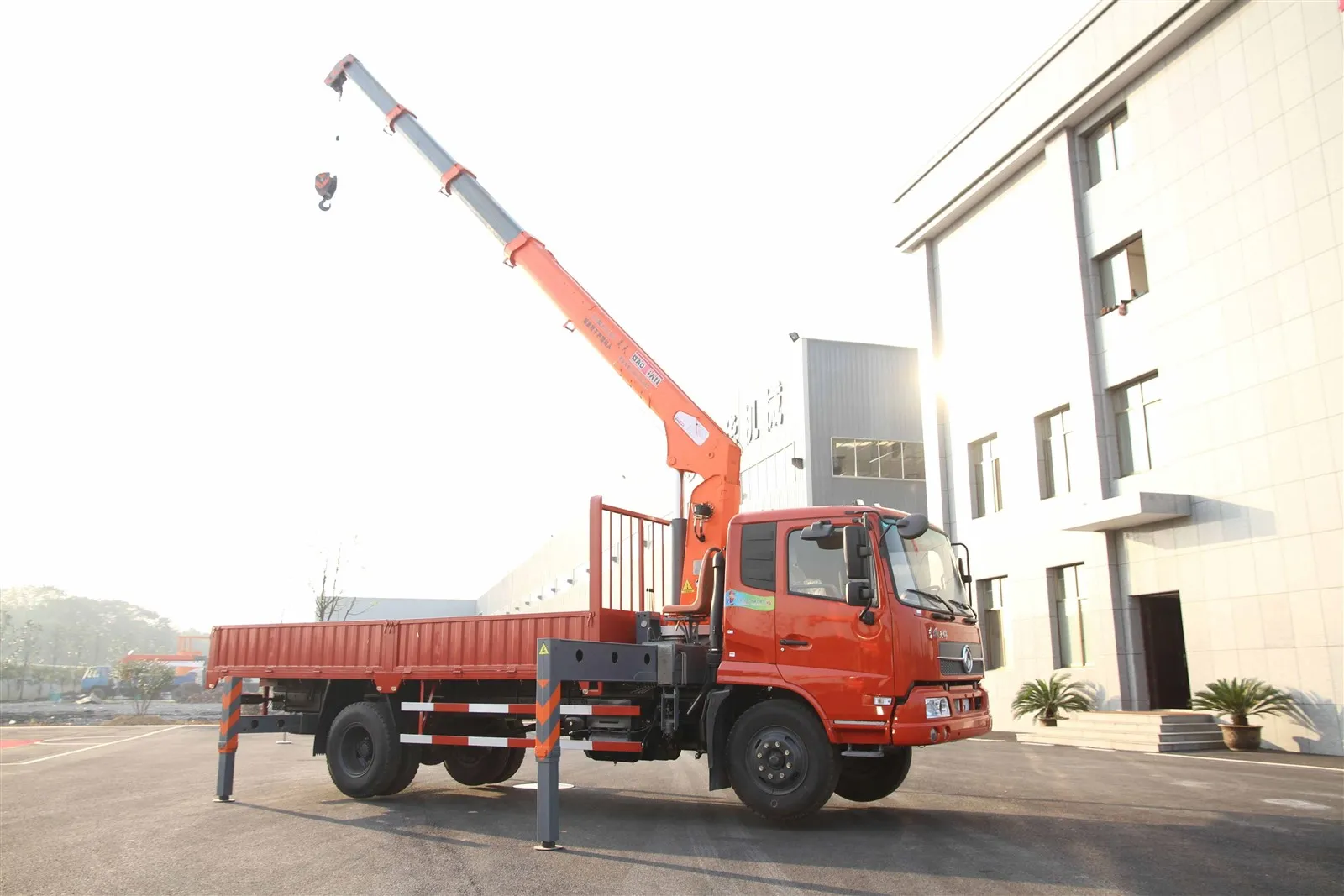 wheels-crane-truck wheels-crane-truck